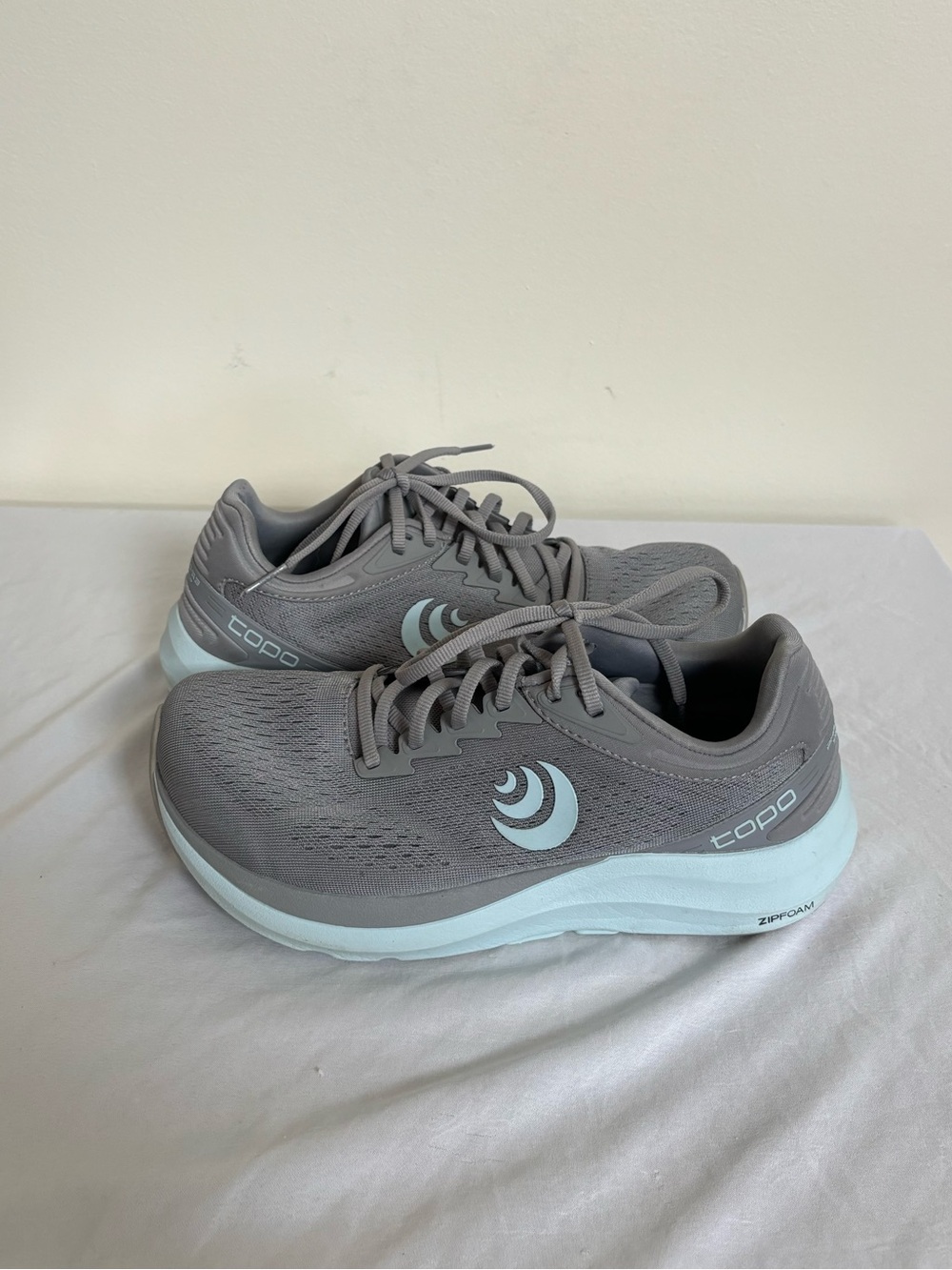 Topo Athletic Phantom 3 Running Shoes Women Sz 7 Wide Gray Mesh Comfort Sneakers